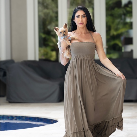 Welcome to my closet!!!! 😍 - Picture 9 of 16